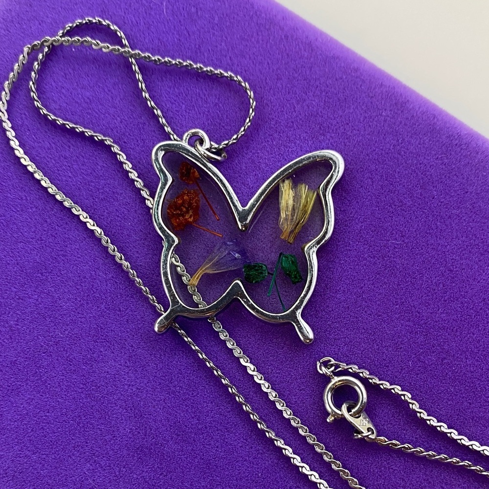 💛 Classic Nickel Silver Dried Flower Butterfly Pendant Necklace - Picture 7 of 9